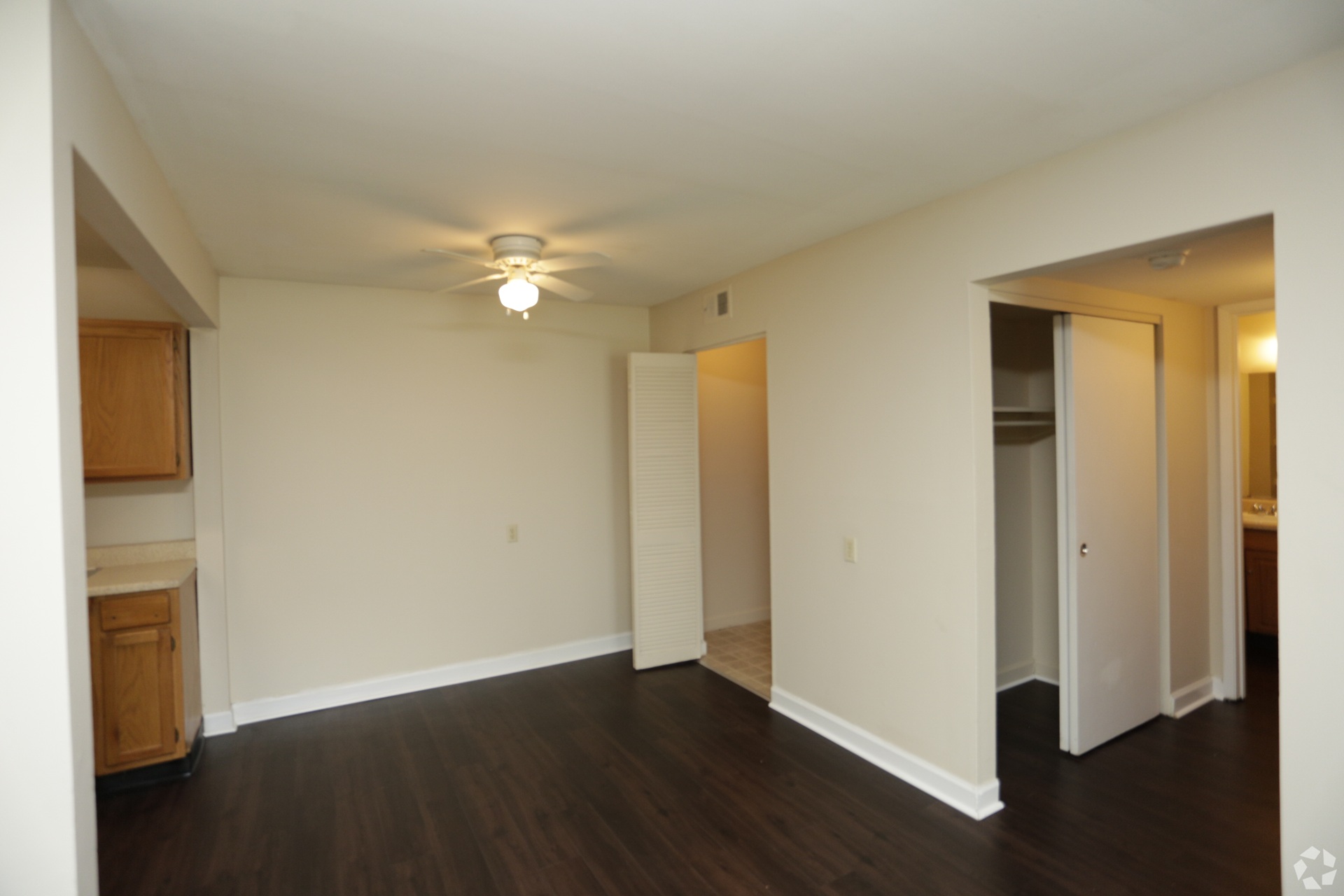 Rivertrails Apartments dining area in Saint Louis, MO